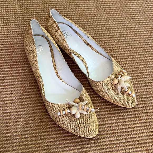 Barney’s NY Pointy Toe Linen Flats w/ Shells & Pearls - Picture 7 of 8